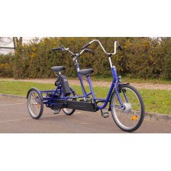 Sur ce tandem tricycle, le Stoker est placé devant le Capitaine