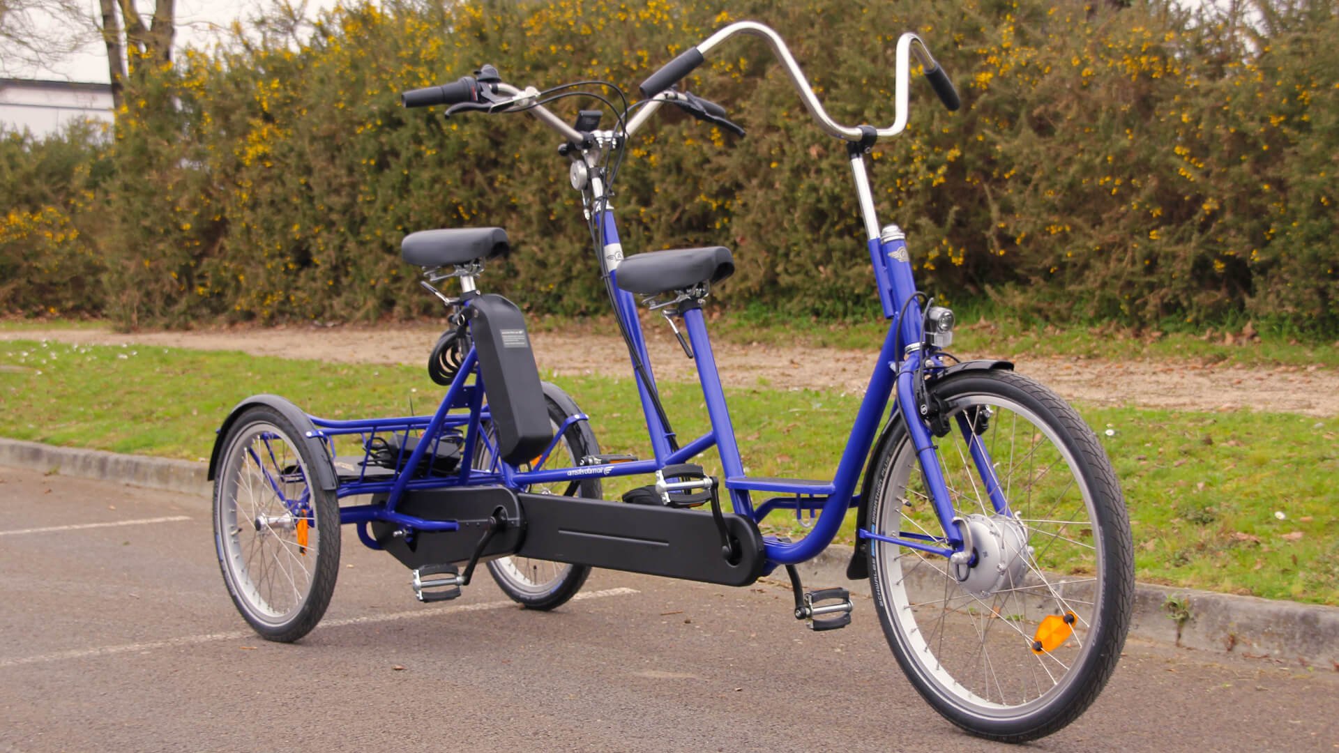 Sur ce tandem tricycle, le Stoker est placé devant le Capitaine