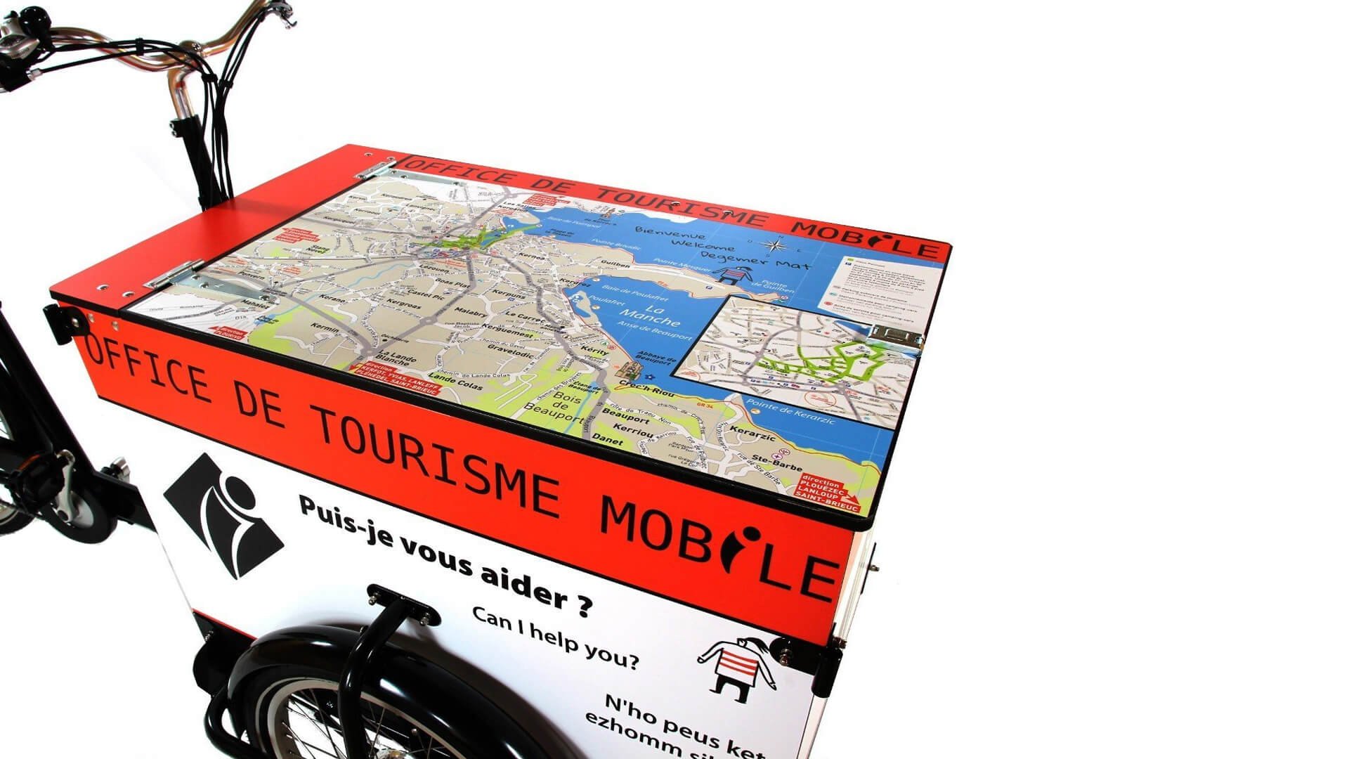 Triporteur Office de Tourisme avec carte imprimée sur le coffre