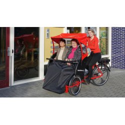 Un vélo taxi idéal pour le transport de personnes âgées