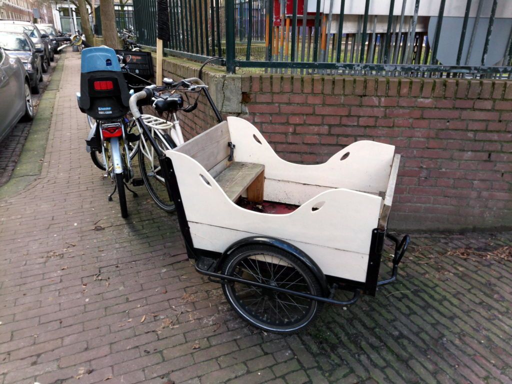 Triporteur blanc d'Amsterdam