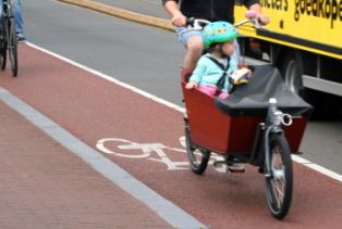 le casque de vélo obligatoire pour les enfants