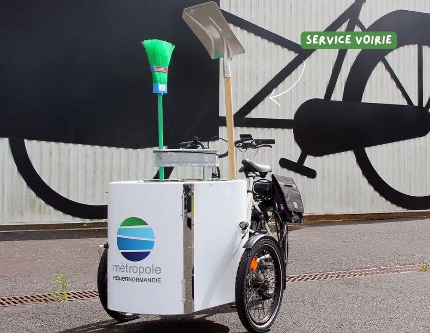Triporteur pour les services propreté d'une ville