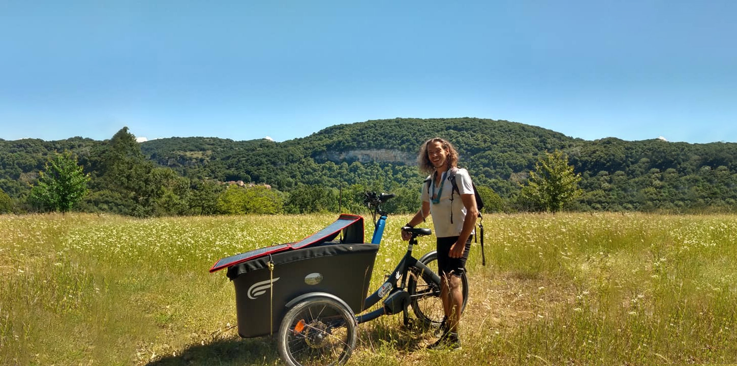 Thomas Sorel à côté de son Triobike Amsterdam Air