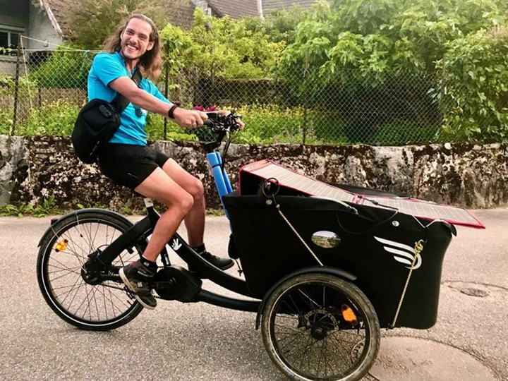 Thomas Sorel sur son Tricycle lors d'un de ses voyages d'été