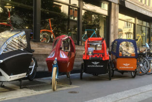 Les vélos en exposition au showroom parisien d'Amsterdam Air