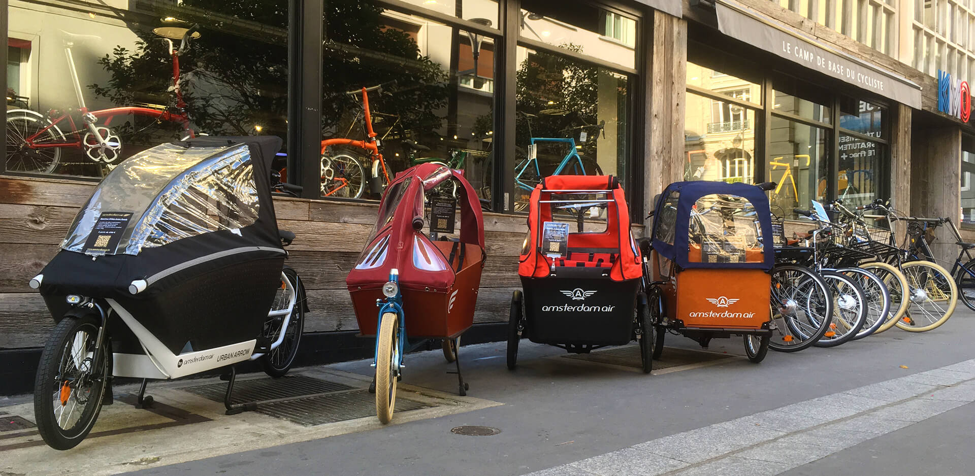 Les vélos en exposition au showroom parisien d'Amsterdam Air