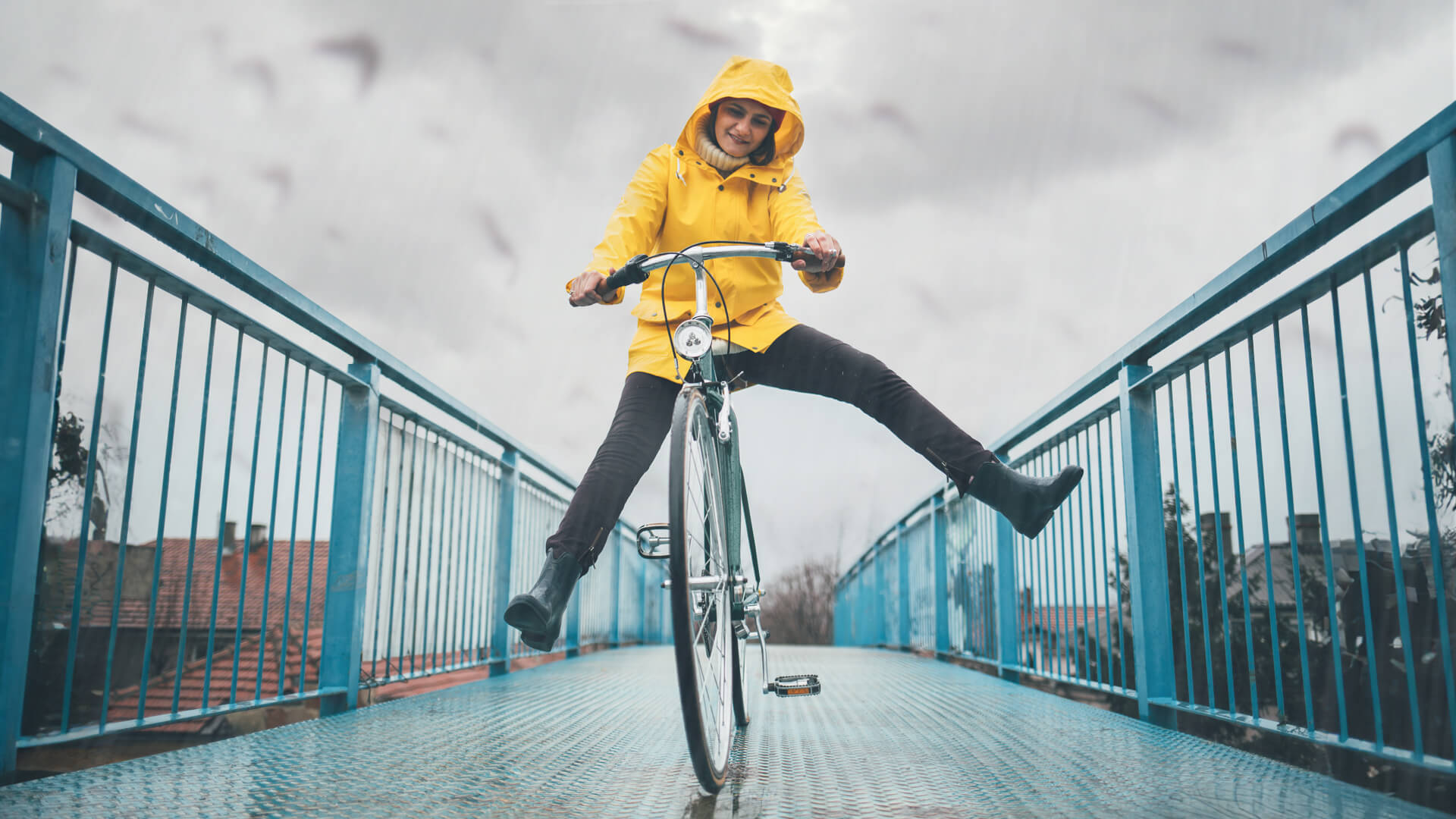 I'm cycling in the rain