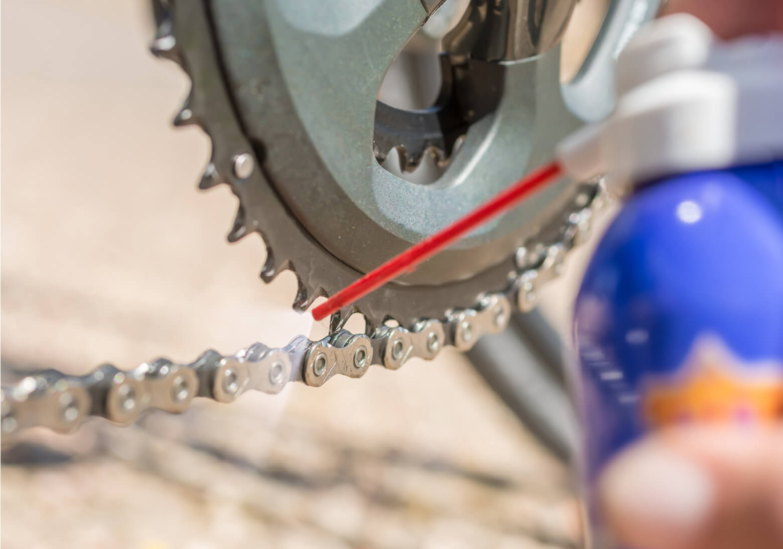 Prenez soin de la chaîne de votre vélo par un nettoyage et un huilage réguliers