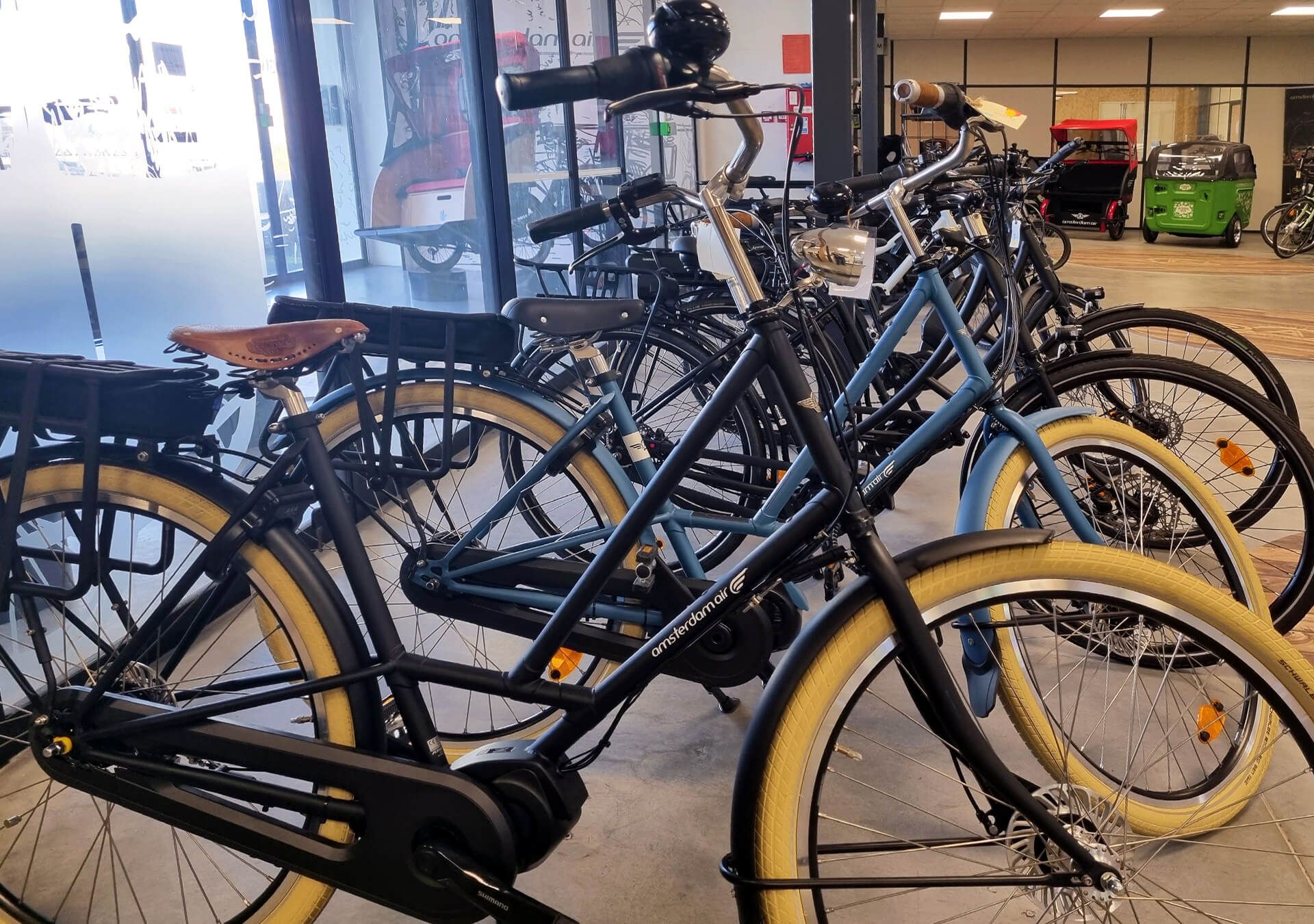 Vue de l'intérieur du showroom de Montaigu-Vendée