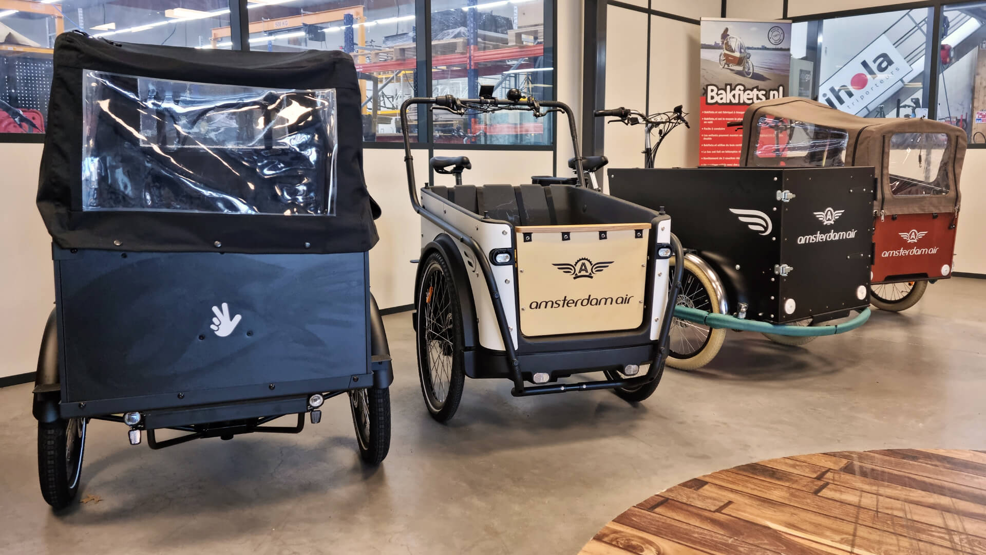 Nos modèles de triporteurs en démonstration au showroom de Montaigu