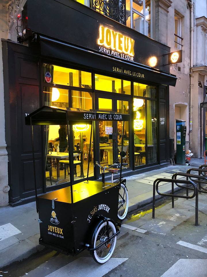 Café Joyeux - Triporteur Vente Ambulante. 