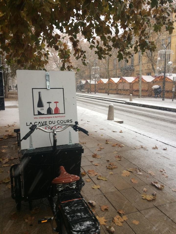 La cave du cours - Triporteur électrique personnalisé.