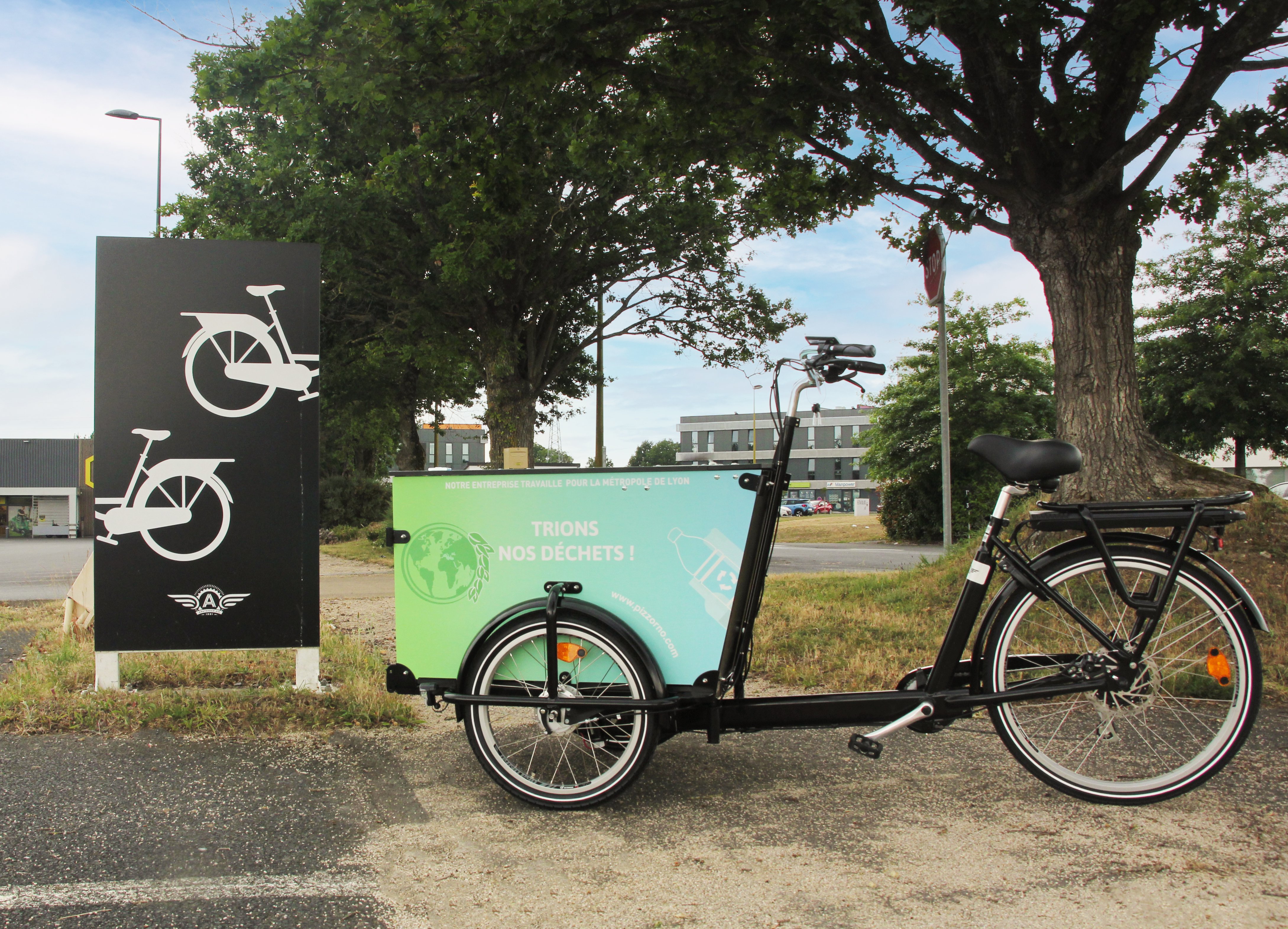 Grand Lyon - Triporteur livreur électrique avec caisse personnalisée