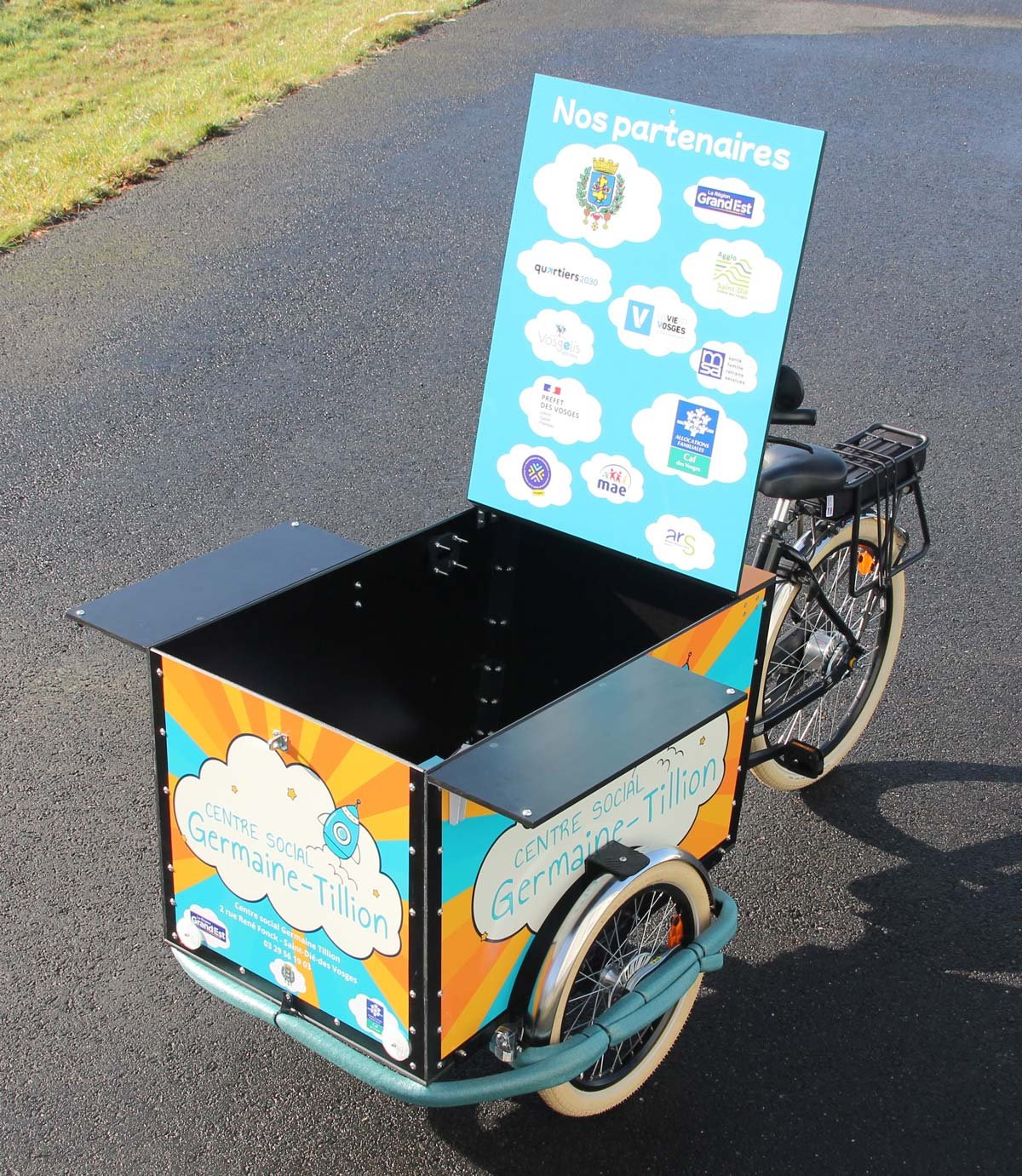 Triporteur publicitaire Amsterdam Air eDrive - Centre social Germaine-Tillion