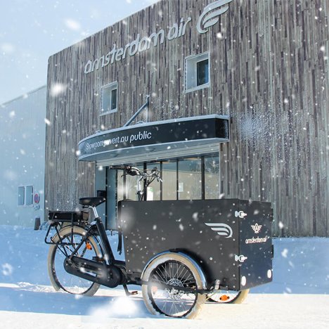Triporteur Amsterdam Air sous la neige